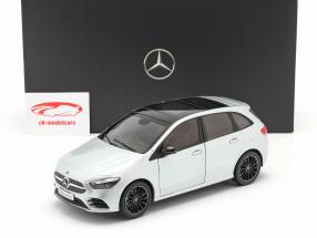 Mercedes-Benz B klasse (W247) Byggeår 2018 iridium sølv 1:18 Z-Models