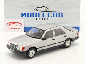 Mercedes-Benz 260E (W24) Año de construcción 1984 plata 1:18 Model Car Group