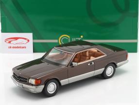 Mercedes-Benz 380 SEC (C126) Año de construcción 1982 marrón metálico 1:18 Cult Scale