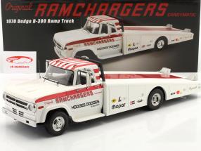 Dodge D-300 Ramp Truck Ramcharger 建设年份 1970 白色的 / 红色的 1:18 GMP