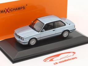 BMW 3er Serie (E30) Baujahr 1986 silberblau metallic 1:43 Minichamps