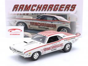 Dodge Challenger Pro Stock Ramchargers Bouwjaar 1971 wit / rood 1:18 GMP