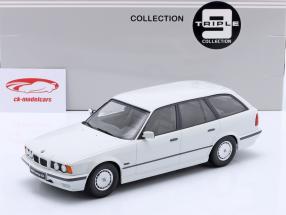 BMW 5s Series E34 Touring Ano de construção 1996 branco alpino 1:18 Triple9