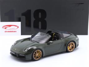 Porsche 911 (992) Targa 4S Ano de construção 2020 verde oliva 1:18 GT-Spirit