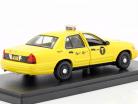 Ford Crown Victoria 出租车 建造年份 2008 电影 John Wick 2 (2017) 黄 1:43 Greenlight