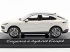 Porsche Cayenne e-hybrid Coupe Opførselsår 2019 hvid 1:43 Norev