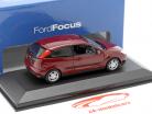 Ford Focus 3 portas vermelho metálico 1:43 Minichamps