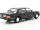 Mercedes-Benz 560 SEL S-class (W126)  year 1985 black 1:18 iScale