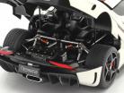 Koenigsegg Regera Byggeår 2016 hvid / kulstof / rød 1:18 AUTOart