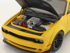 Dodge Challenger SRT Hellcat Widebody 建設年 2018 黄 / 黒 1:18 AUTOart