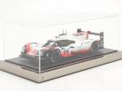 High quality acrylic showcase Dieppe Carbon with acrylic / metal base carbon / silver 1:18 Atlantic