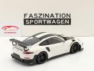 Porsche 911 (991 II) GT2 RS Weissach Package 2018 Branco / Preto aros 1:18 Minichamps