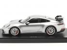 Porsche 911 (992) GT3 2021 GT银 金属的 和 展示柜 1:18 Minichamps