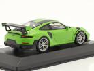 Porsche 911 (991 II) GT2 RS Weissach Package 2018 signal grøn / sølv fælge 1:43 Minichamps