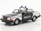 Volvo 240 GL 警察 挪威 建设年份 1986 黑色的 / 白色的 1:24 Welly