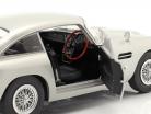 Aston Martin DB5 RHD Anno di costruzione 1964 grigio argento metallico 1:18 Solido