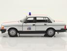 Volvo 240 GL 警察 比利时 建设年份 1986 白色的 / 橘子 1:24 Welly