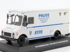 Grumman Olson varevogn NYPD Byggeår 1993 hvid / blå 1:43 Greenlight