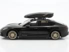 Porsche Panamera 10 Jahre Edition mit Dachbox schwarz metallic 1:18 Spark