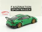 Porsche 911 (991 II) GT2 RS Weissach pakke 2018 viper grøn / gylden fælge 1:18 Minichamps