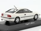 Opel Calibra Byggeår 1989 hvid 1:43 Minichamps