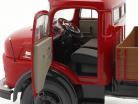 Mercedes-Benz L911 camion pianale Insieme a Piani rosso rubino 1:18 Schuco