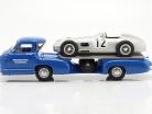 Set: Mercedes-Benz racertransporter blå Spekulerer Med Mercedes-Benz W196 #12 1:18 WERK83