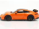 Porsche 911 (992) GT3 Byggeår 2022 gulf orange 1:18 Maisto