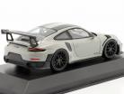 Porsche 911 (991 II) GT2 RS Paquete Weissach 2018 tiza / negro llantas 1:43 Minichamps