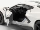 Chevrolet Corvette Stingray Coupe 建设年份 2020 白色的 / 黑色的 1:24 Maisto