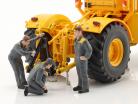 Kirovets K-700 A tractor with figures yellow 1:32 Schuco