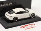Porsche Taycan Turbo S Baujahr 2019 carraraweiß metallic 1:43 Minichamps