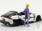 Toyota Supra 2020 insieme a figura Roy Focker serie TV Robotech 1:24 Jada giocattoli