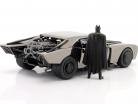 Batmobile Movie The Batman (2022) chrome / black with figure 1:24 Jada Toys
