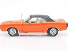 Dodge Challenger 425 Hemi med vinyl tag Byggeår 1970 orange / sort 1:18 GMP
