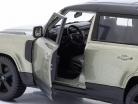 Land Rover Defender 110 Año de construcción 2022 verde claro metálico 1:24 Bburago
