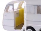 Peugeot 404 Byggeår 1965 Brun metallisk med Henon campingvogn hvid 1:18 Norev