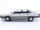 Audi 100 C3 Bouwjaar 1989 zermat zilver metallic 1:18 Triple9