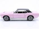 Ford Mustang Coupe year 1967 pink / black 1:18 Greenlight