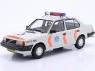 Volvo 340 polícia Holanda 1987 branco 1:18 Triple9