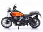 Harley-Davidson Pan America 1250 Ano de construção 2021 preto / laranja / branco 1:12 Maisto