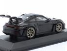 Porsche 911 (992) GT3 RS 2023 黑色的 / 金色的 轮辋 1:43 Minichamps
