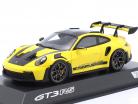 Porsche 911 (992) GT3 RS Weissach-Paket 2023 racing gelb 1:43 Spark 