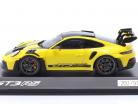 Porsche 911 (992) GT3 RS Paquete Weissach 2023 racing amarillo 1:43 Spark