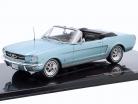 Ford Mustang Convertible Année de construction 1965 Bleu clair métallique 1:43 Ixo