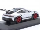 Porsche 911 (992) GT3 RS Weissach pakke 2023 sølv / rød fælge 1:43 Minichamps