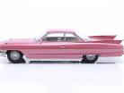 Cadillac Series 62 Coupe DeVille Ano de construção 1961 rosa metálico 1:18 KK-Scale