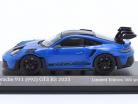 Porsche 911 (992) GT3 RS Pacote Weissach 2023 azul / preto aros 1:43 Minichamps