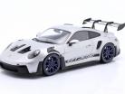 Porsche 911 (992) GT3 RS Baujahr 2023 silber / blaue Felgen 1:18 Minichamps