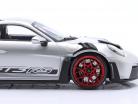 Porsche 911 (992) GT3 RS 建设年份 2023 银 / 红色的 轮辋 1:18 Minichamps